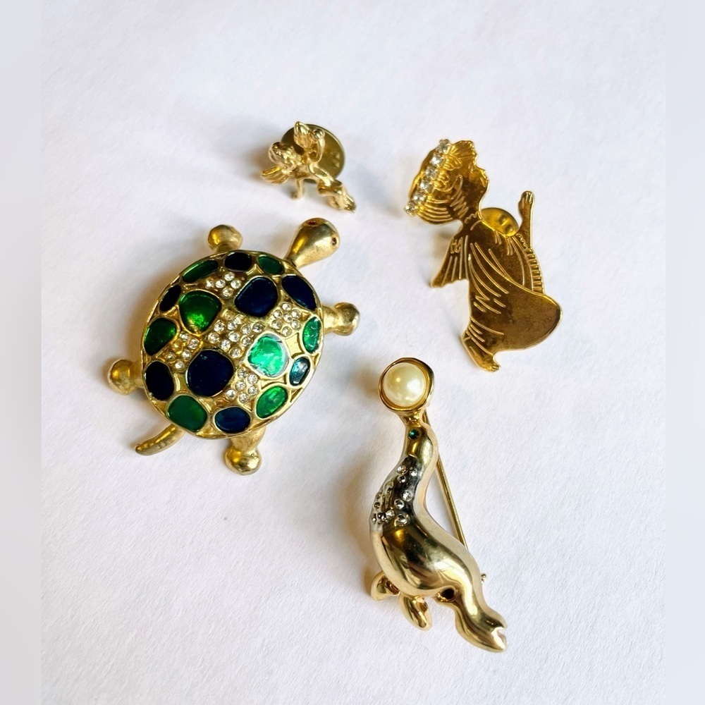 Vintage Brooches Gold Tone Turtle Angels Seal Pearl‎ Gemstone Crystals Lot